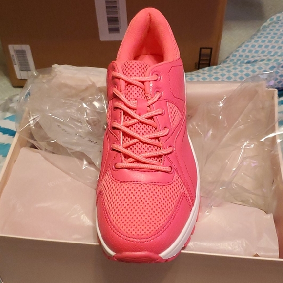 Thea Sneakers - Picture 1 of 3